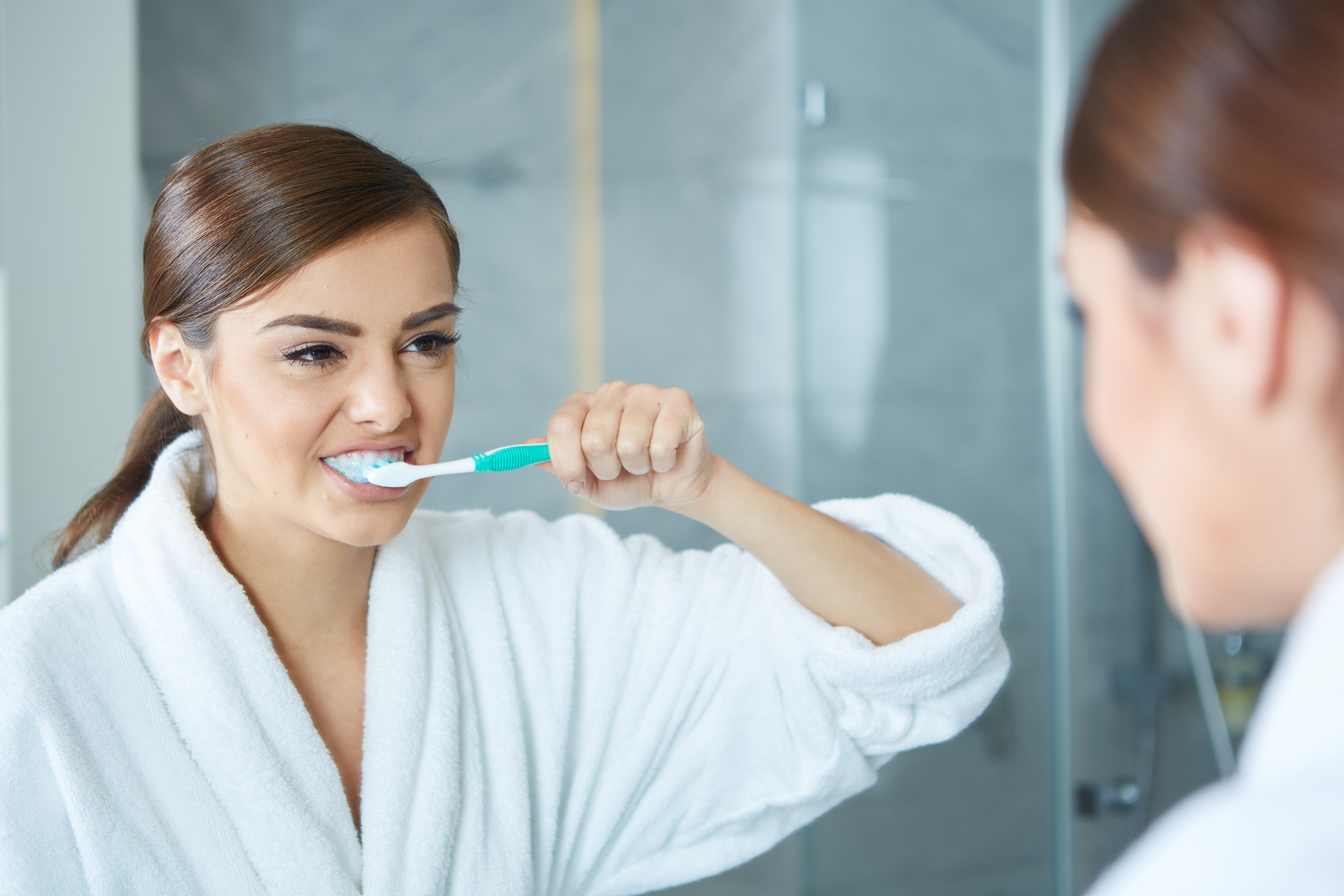 Como escovar os dentes corretamente